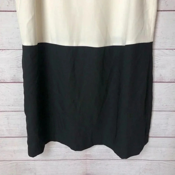 Banana Republic Black & White Colorblock Crepe Sleeveless Shift Dress 8 - Picture 5 of 7
